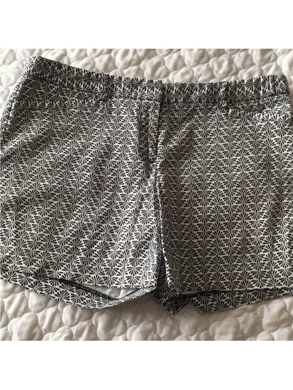 Laundry By Shelli Segal Black and White Geometric Print Shorts
